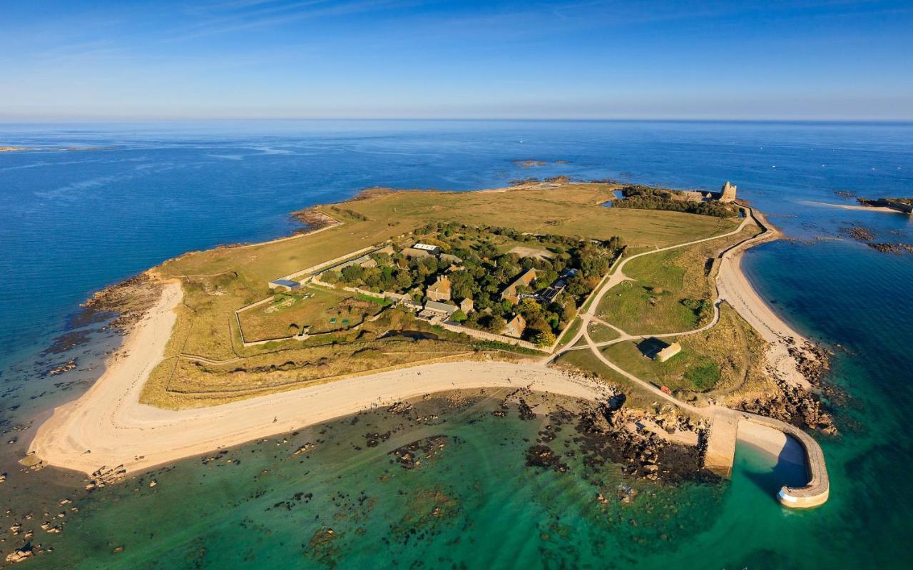 Maison Normande Proche De La Mer Et Des Commodites Quettehou Exterior foto